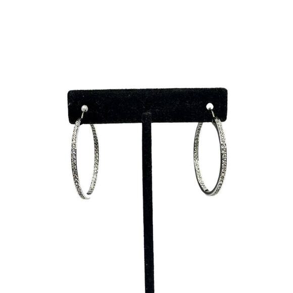 Swarovski Sommerset Medium hoop earrings White, Rhodium plated - Picture 7 of 8